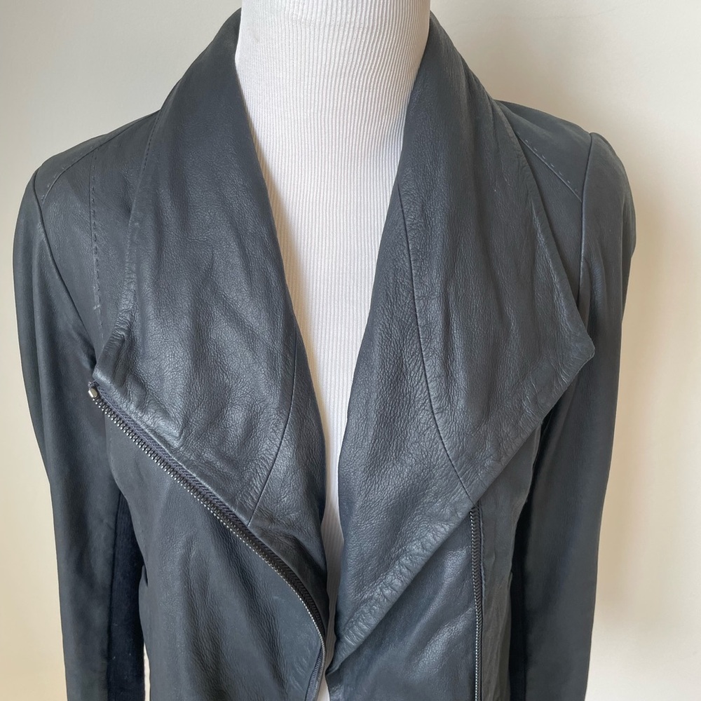 Vince Navy Leather Moto Jacket Asymmetrical Zip Knit Trim Women’s Sz S Biker - Picture 2 of 10